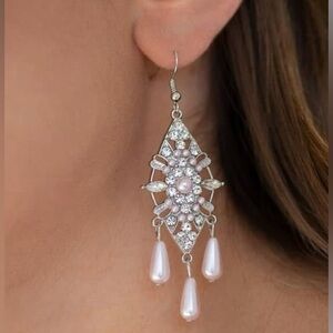 💖Soft pink pearl and crystal rhinestone chandelier earrings